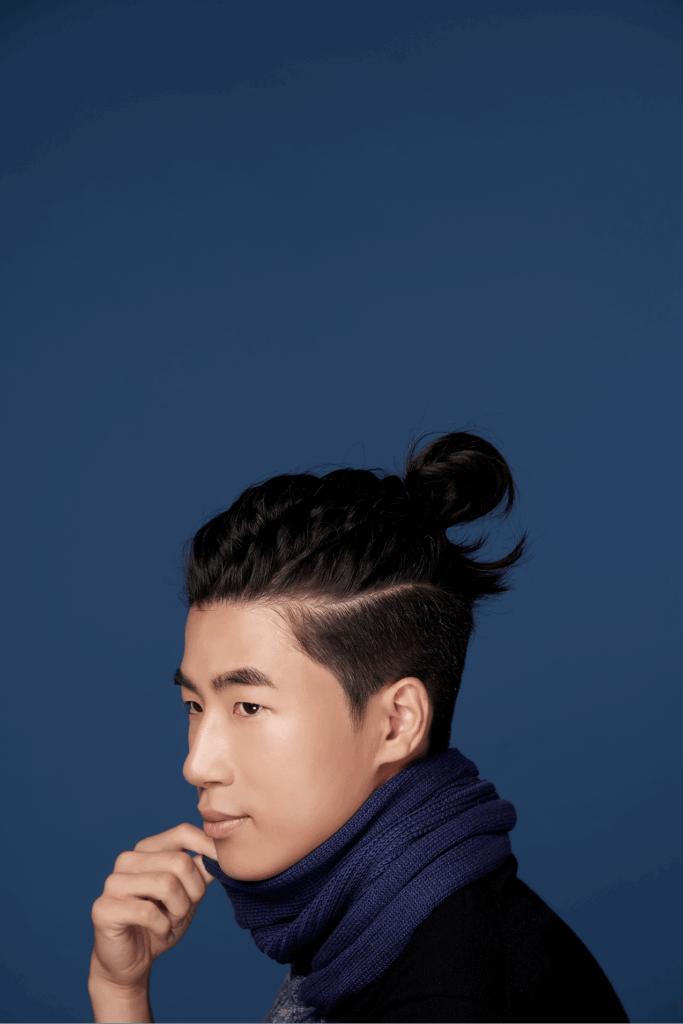 Pianist kuan-wei chen dedicated to piano performance. 專注演奏鋼琴的鋼琴家陳冠瑋